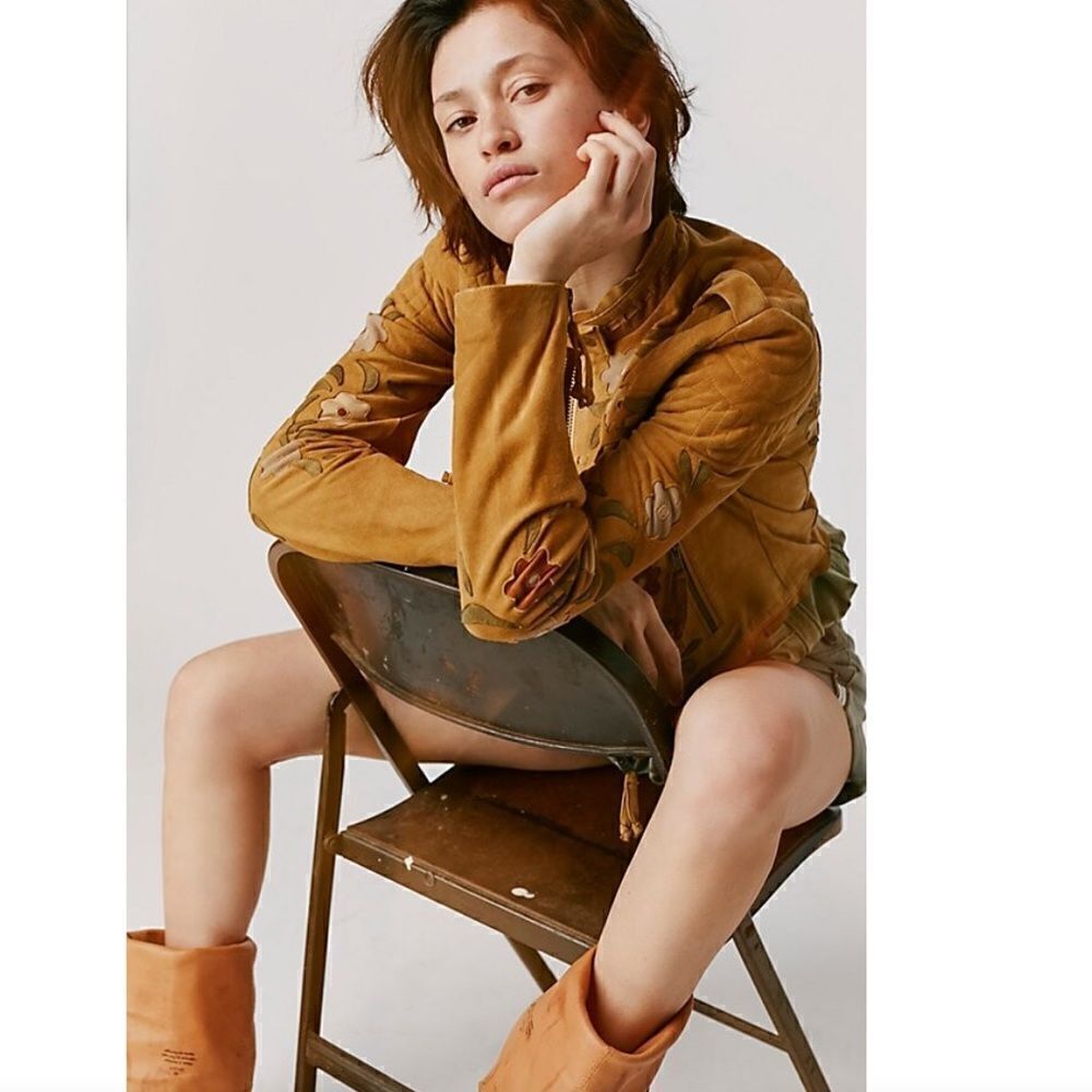 New FREE PEOPLE
Honeybuzz Suede Moto Jacket
From Bali - Picture 5 of 9
